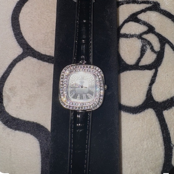 Women’s Square Design Starry Sky Quartz Watch With Diamonds black leather band - Picture 7 of 8